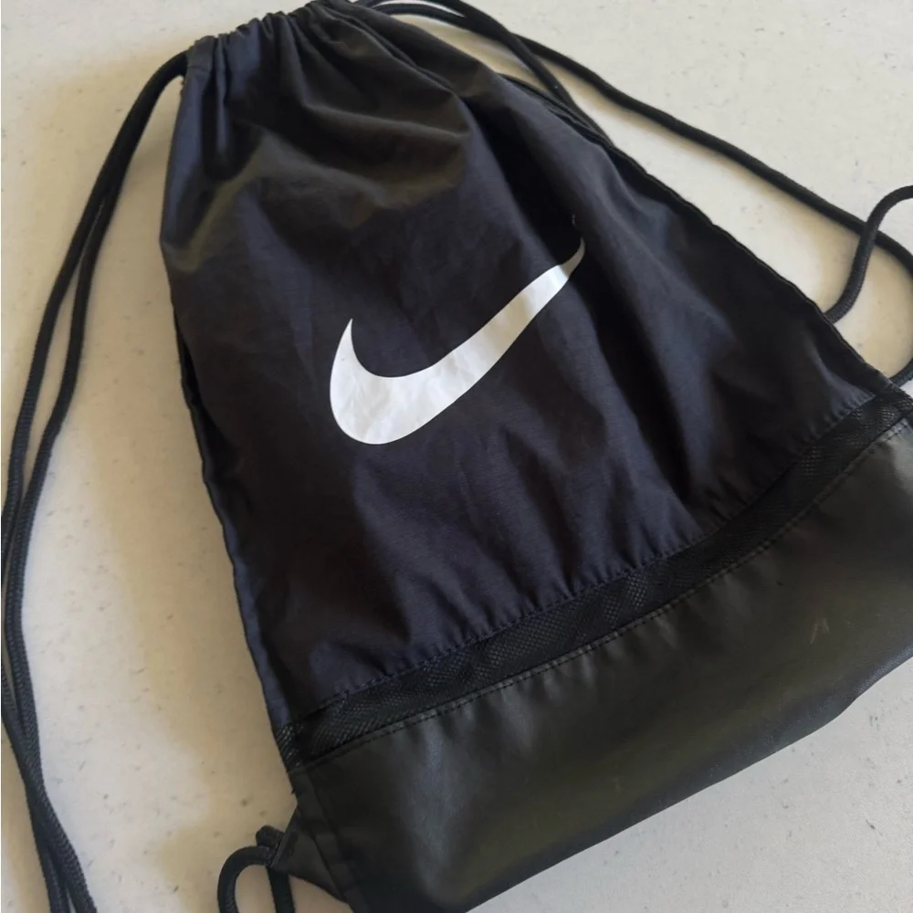 Nike Brasilia black & white training gym sports zipper pocket bag backpack